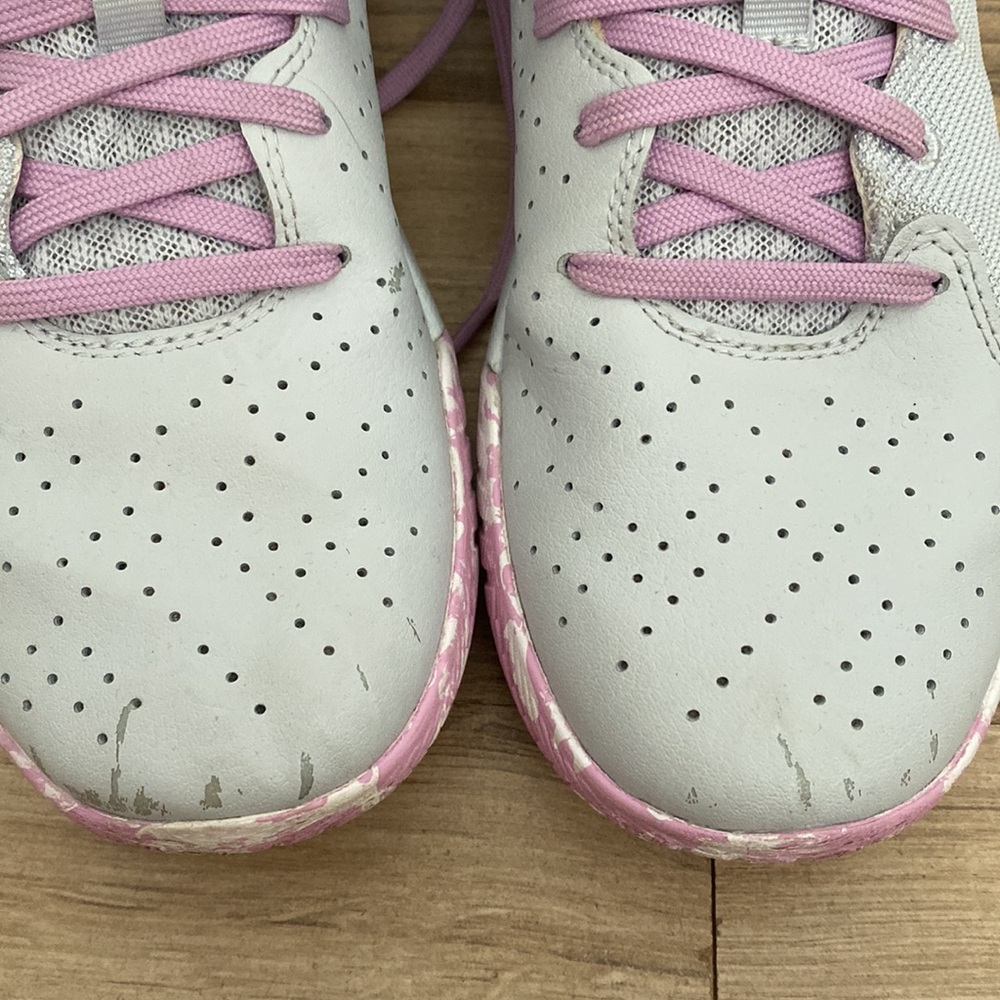 Girls Basketball shoes - Picture 2 of 9